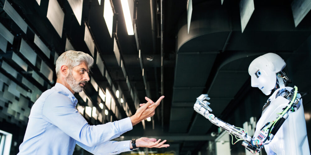 Cyborgi – zagrożenie czy szansa? Wywiad z Robertem Reiner prelegentem Infoshare 2020 Online.